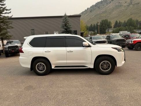 Used 2017 Lexus LX 570 4WD w/ Luxury Package image 7