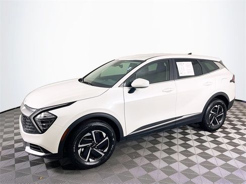 Used 2024 Kia Sportage LX image 4