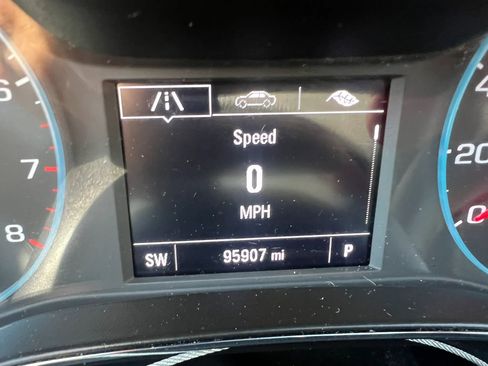 Used 2018 Chevrolet Cruze LT FWD image 17