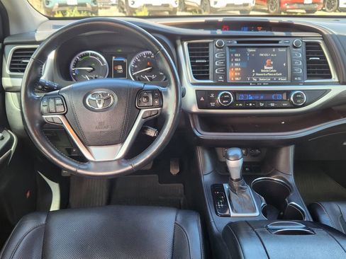 Used 2017 Toyota Highlander Limited Platinum AWD/4WD image 13