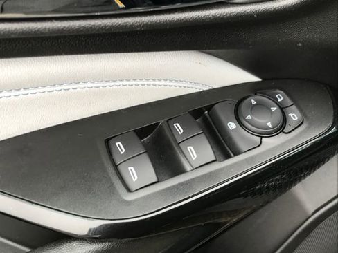 Certified 2025 Chevrolet Trax LT FWD image 9
