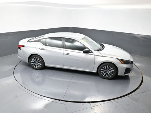 Used 2024 Nissan Altima 2.5 SV image 40