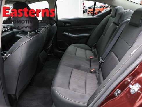 Used 2024 Nissan Altima 2.5 SV w/ SV Premium Package AWD/4WD image 21