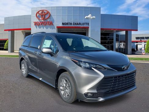 New 2026 Toyota Sienna XLE image 3