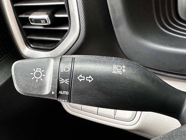 Used 2024 Hyundai Venue SEL FWD image 26