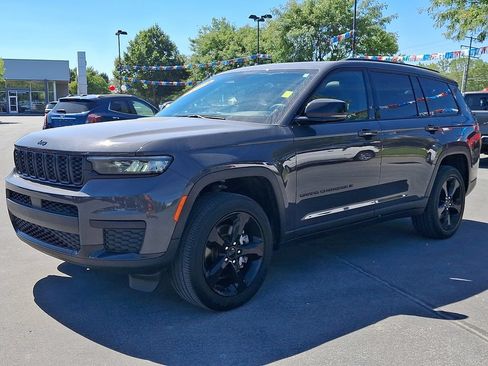 Used 2024 Jeep Grand Cherokee L Altitude AWD/4WD image 3