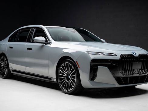Used 2024 BMW i7 xDrive60 w/ M Sport Package RWD image 88