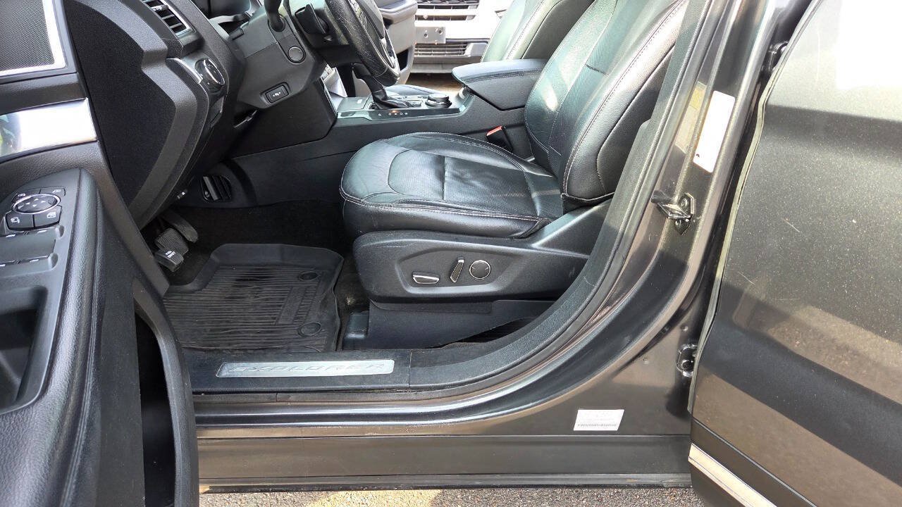 Used 2017 Ford Explorer Limited AWD/4WD image 23
