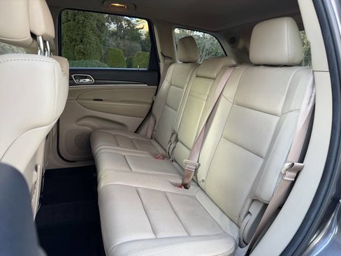 Used 2014 Jeep Grand Cherokee Limited w/ Luxury Group II image 25