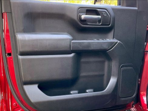 Used 2021 Chevrolet Silverado 1500 Custom image 2