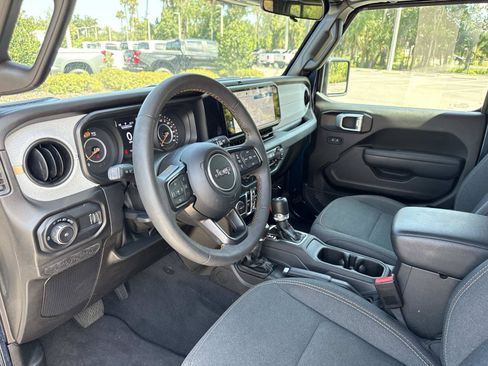 Used 2025 Jeep Wrangler Unlimited Sport AWD/4WD image 21