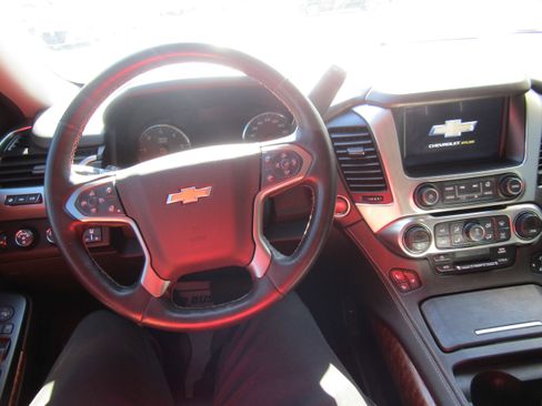Used 2020 Chevrolet Suburban Premier AWD/4WD image 16