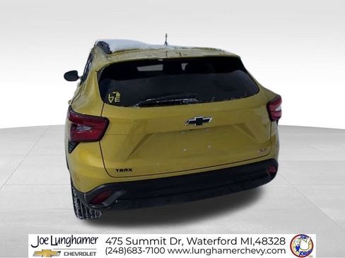 Used 2024 Chevrolet Trax RS w/ Sunroof Package image 8