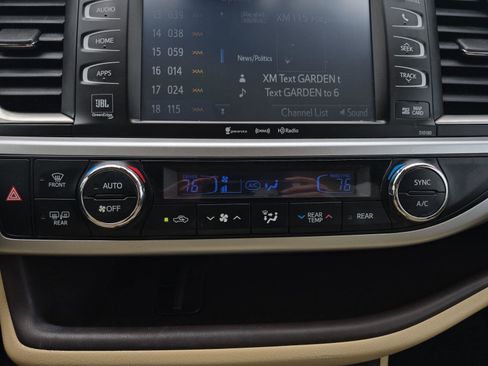 Used 2017 Toyota Highlander Limited Platinum AWD/4WD image 20