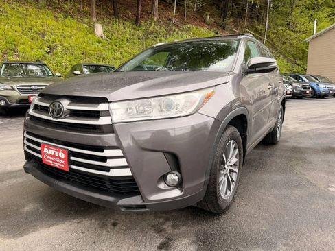 Used 2017 Toyota Highlander XLE AWD/4WD image 1