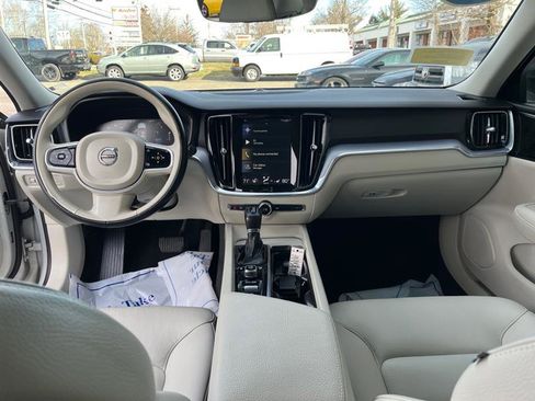 Used 2020 Volvo S60 T6 Momentum image 21