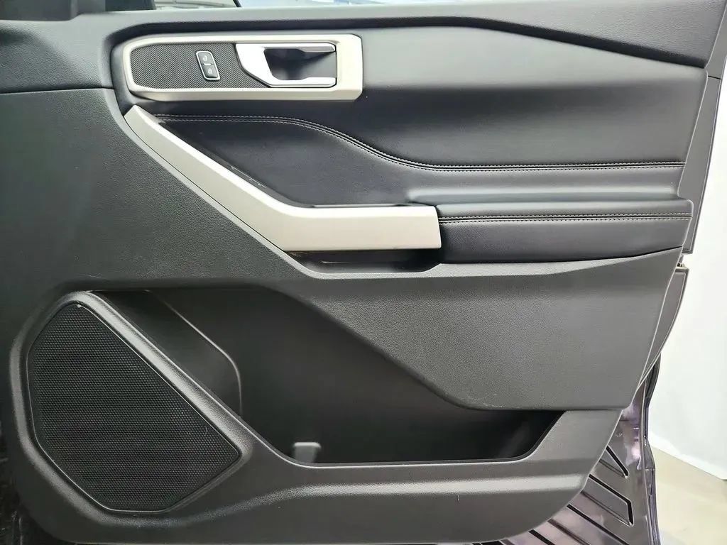 Used 2022 Ford Explorer XLT AWD/4WD image 19