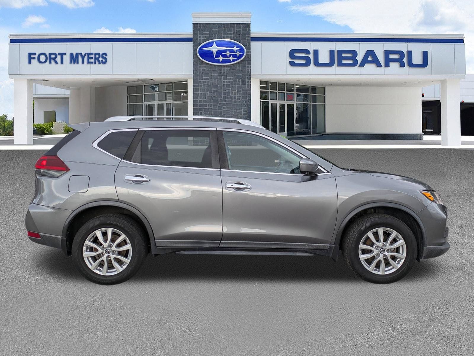 Used 2018 Nissan Rogue SV w/ Premium Package AWD/4WD image 4