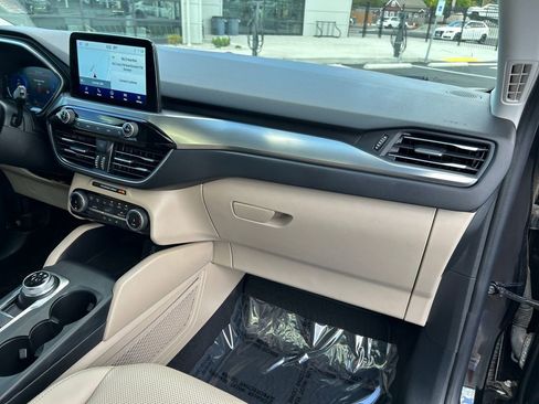 Used 2022 Ford Escape Titanium w/ Class II Trailer Tow Package image 27