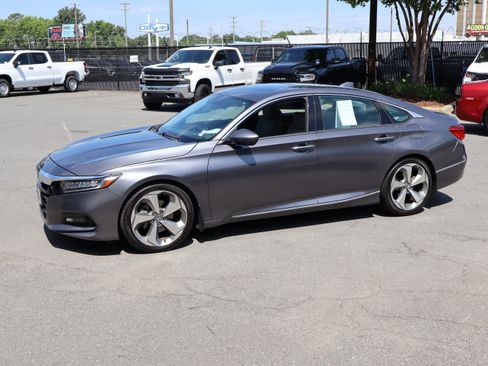 Used 2018 Honda Accord Touring image 18