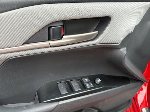 Used 2025 Toyota Camry SE w/ Convenience Package image 26