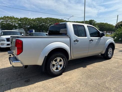 Used 2012 Nissan Frontier SV RWD image 5
