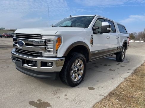 Used 2019 Ford F250 Lariat w/ Lariat Ultimate Package image 3