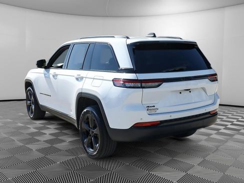 Used 2023 Jeep Grand Cherokee Altitude AWD/4WD image 4