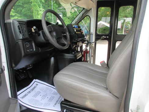 Used 2006 Chevrolet Express 3500 w/ School Bus Package RWD image 12