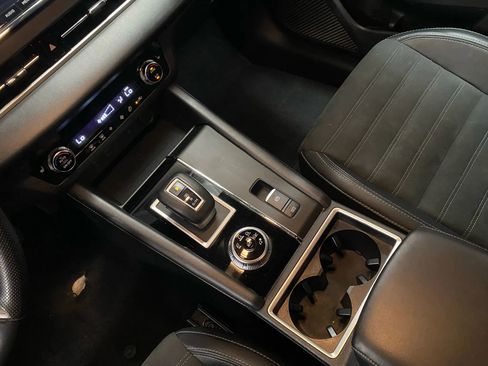 Used 2024 Mitsubishi Outlander FWD image 13