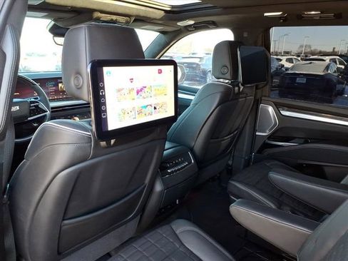 Used 2025 Cadillac Escalade Sport Platinum image 15