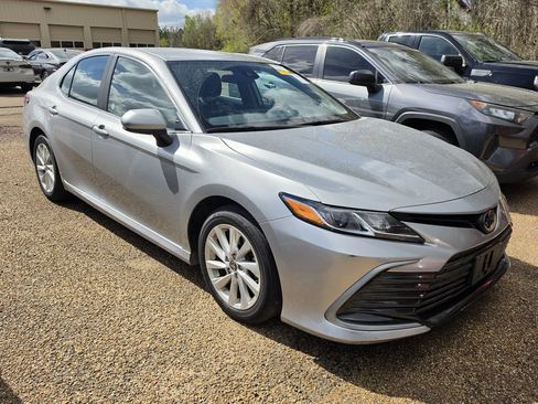 Used 2024 Toyota Camry LE image 1