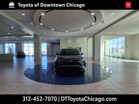 Used 2021 Toyota RAV4 LE image 2