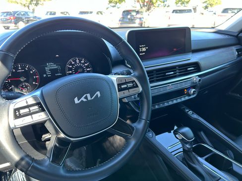 Used 2022 Kia Telluride EX w/ EX Premium Package image 12