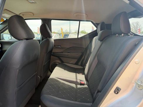 Used 2019 Nissan Kicks SV image 17