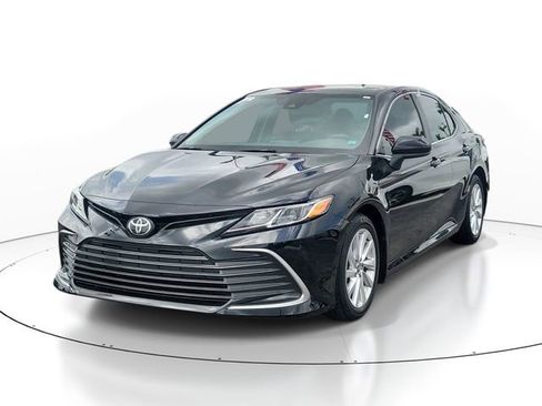 Used 2023 Toyota Camry LE FWD image 4