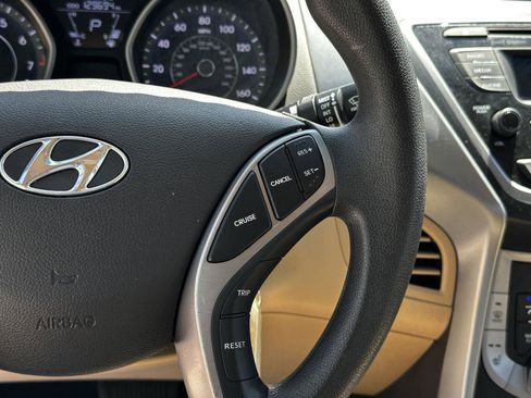 Used 2013 Hyundai Elantra GLS w/ Preferred Pkg FWD image 11