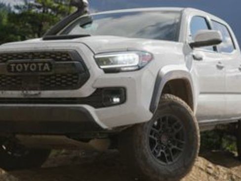 Certified 2022 Toyota Tacoma Limited AWD/4WD image 1