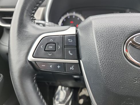 Used 2023 Toyota Highlander XLE FWD image 37