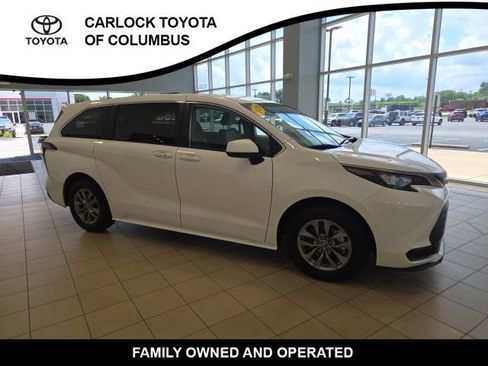 Used 2026 Toyota Sienna LE FWD image 5