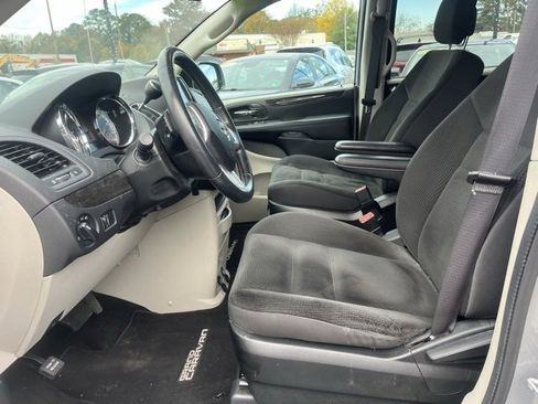 Used 2017 Dodge Grand Caravan SE w/ Power Window Group image 9