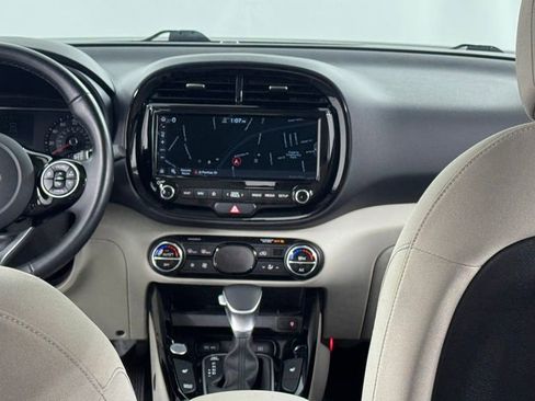 Used 2021 Kia Soul EX image 16