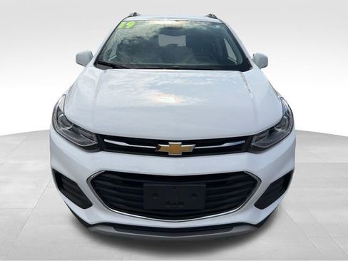 Used 2019 Chevrolet Trax LT w/ Driver Confidence Package image 2