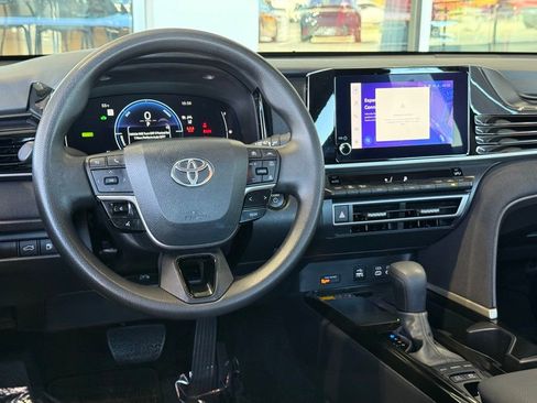 Used 2025 Toyota Camry LE image 30