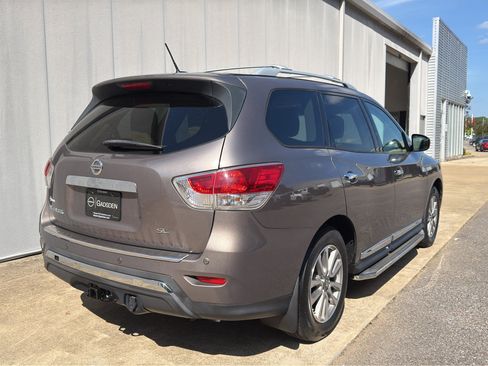Used 2014 Nissan Pathfinder SL w/ SL Premium Package FWD image 3
