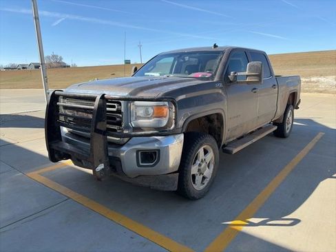 Used 2015 GMC Sierra 2500 SLE w/ SLE Preferred Package AWD/4WD image 4