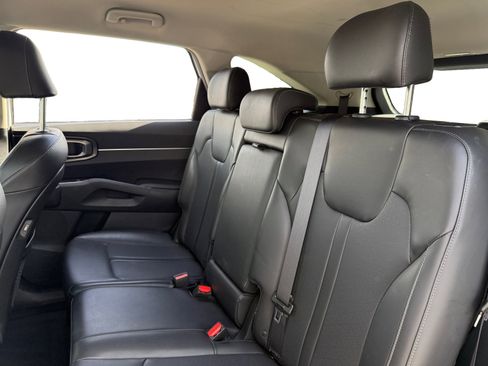 Used 2023 Kia Sorento S image 13