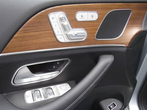 Used 2025 Mercedes-Benz GLE 350 4MATIC w/ Winter Package image 9