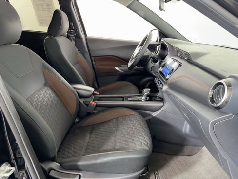 Used 2021 Nissan Kicks SR image 29