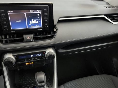 Certified 2021 Toyota RAV4 LE FWD image 29